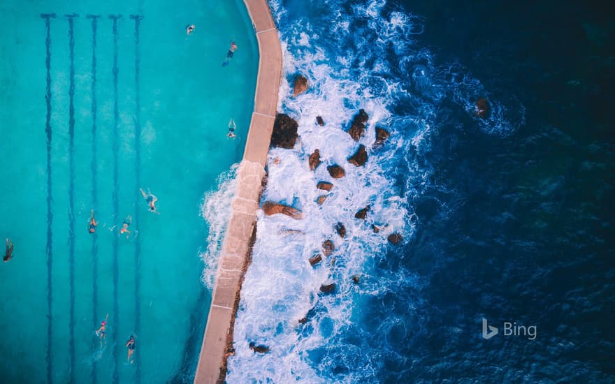 Bird's-eye view of Bronte Baths ocean pool outside Sydney, Australia