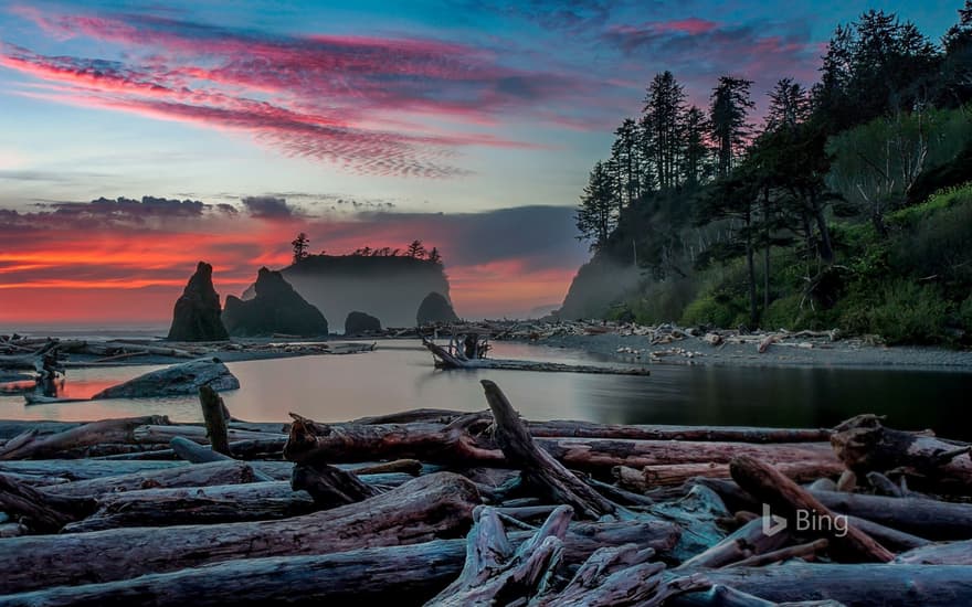 Sunset at Ruby Beach in Olympic National Park, Washington state